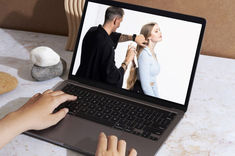 Präziser Haarschnitt für Extensions
